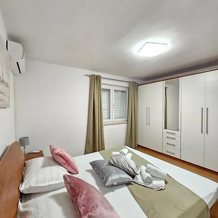 Iva Apartment *